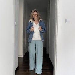 nohavice farba - šalvia 300, tričko bude čoskoro, modelka Sko