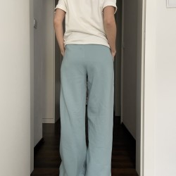 nohavice farba - šalvia 300, tričko bude čoskoro, modelka Sko