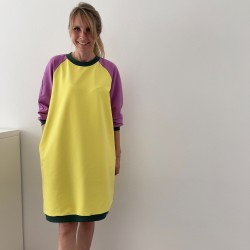 Tina wearing size XS (cyclamen and yellow dress) size S/M (khaki dress). I am 161 cm tall and I usually wear size S.